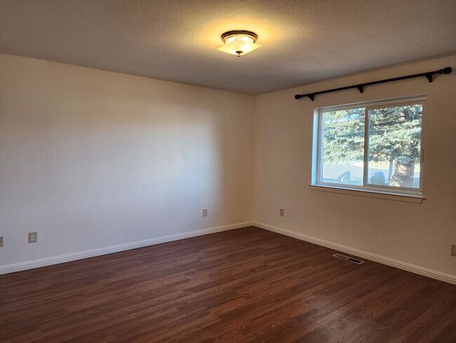 Building Photo - 3 bedroom Home  For Rent in Minden