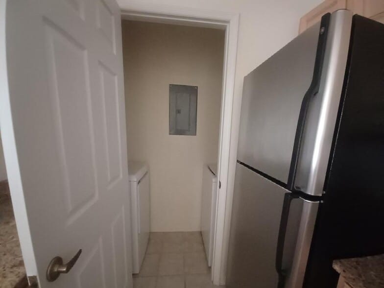 Laundry - 211 Cape Cod Dr