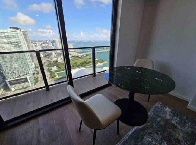 Building Photo - 398 NE 5th St