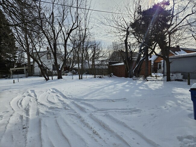 Building Photo - 1149 E 177th St