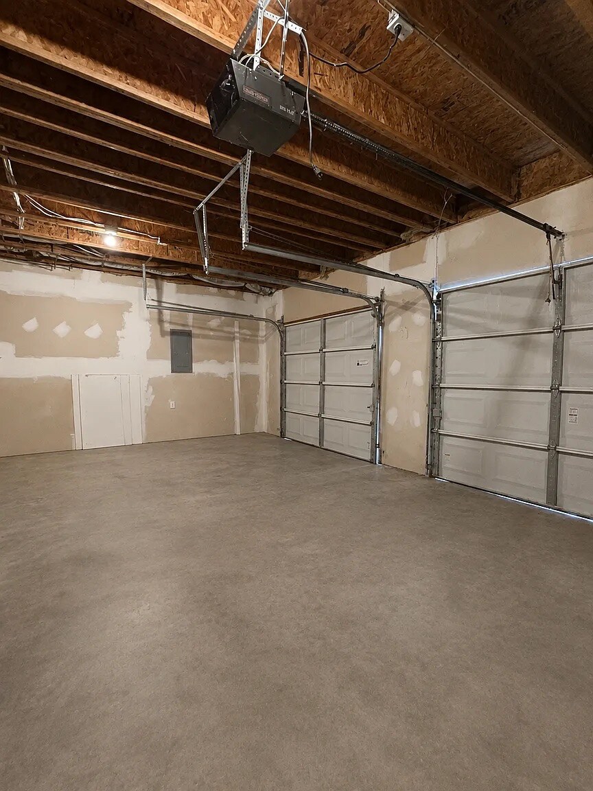Building Photo - Room in House on Smith Ave SW