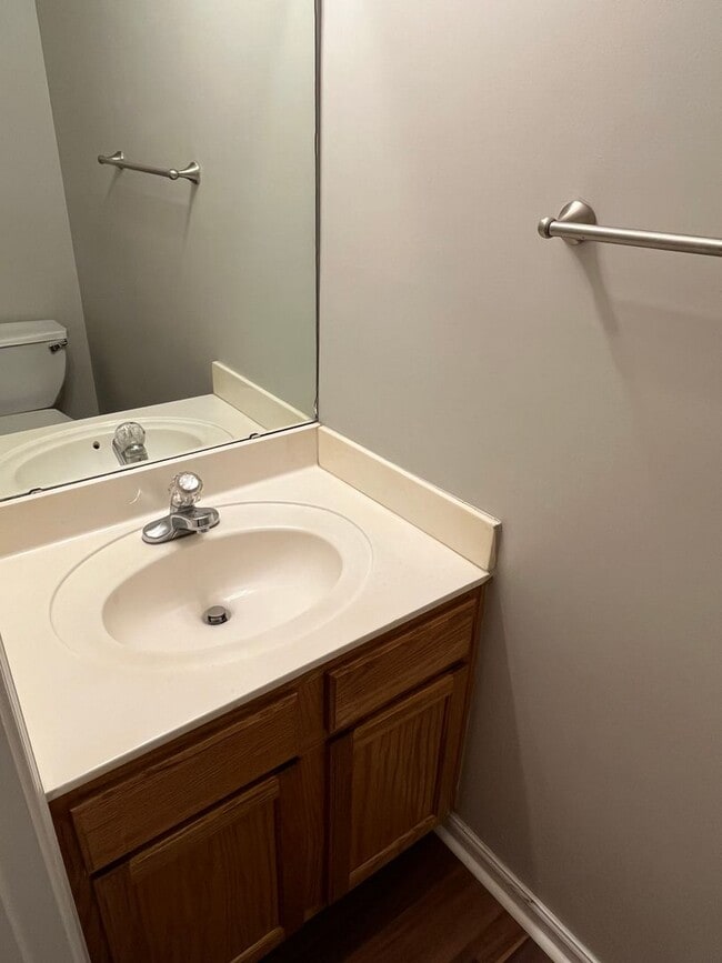 Building Photo - Great 3 Bed, 2.5 Bath house in University ...