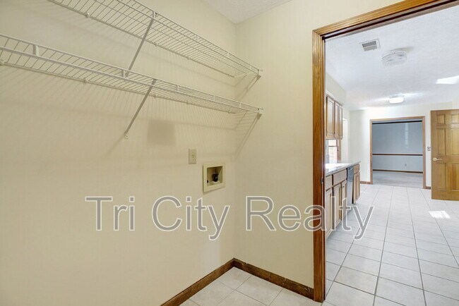 Building Photo - 216 Shadowood Ln