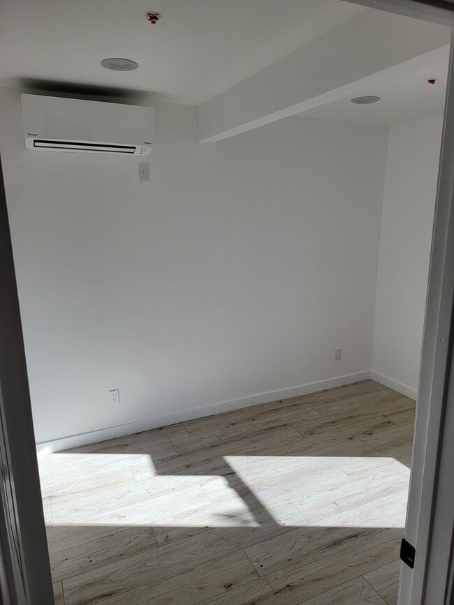 Building Photo - Charming 1BR House in Los Angeles