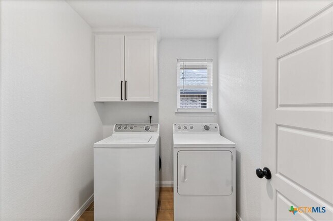 Building Photo - 6019 Catania Rd