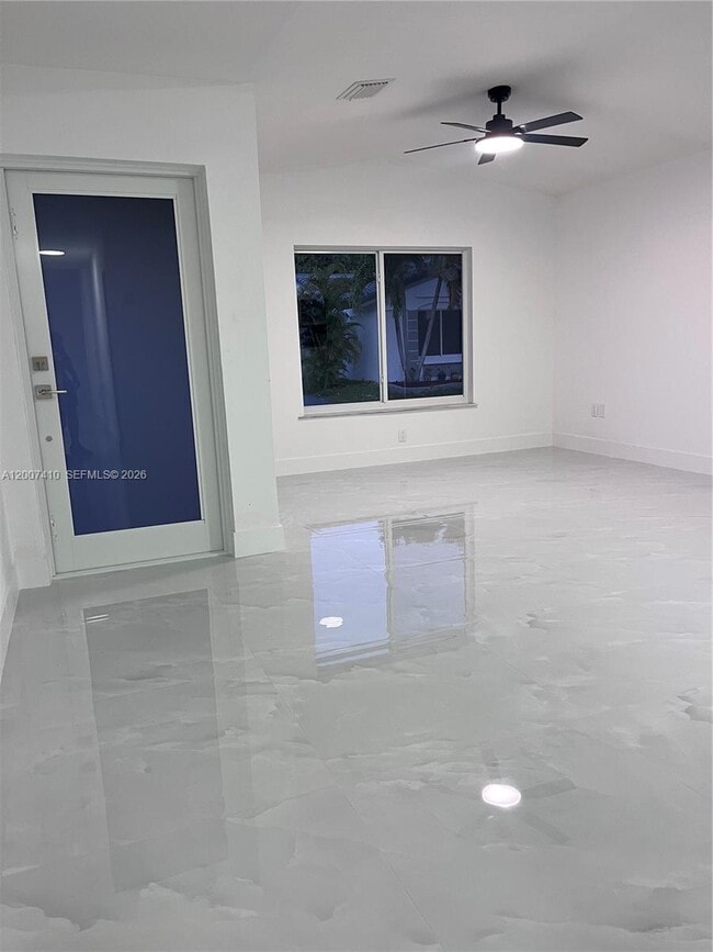 Building Photo - 10058 SW 156th Ct