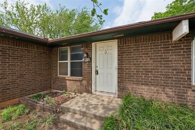 Building Photo - 3005 SE 51st St