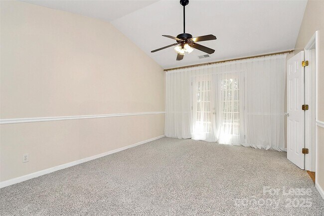 Building Photo - 203 Alnwick Ln