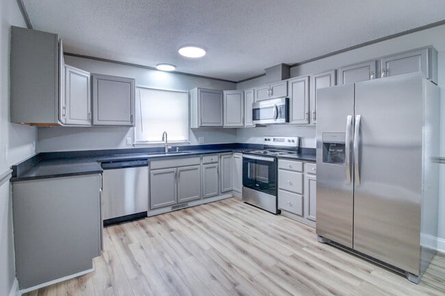 Building Photo - 105 Sandy Ln