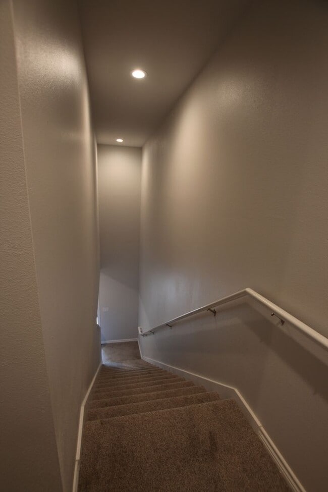 Building Photo - Coming Soon! Stunning 2 Bed 2.5 Bath 1 Car Garage Townhome in Tyler!