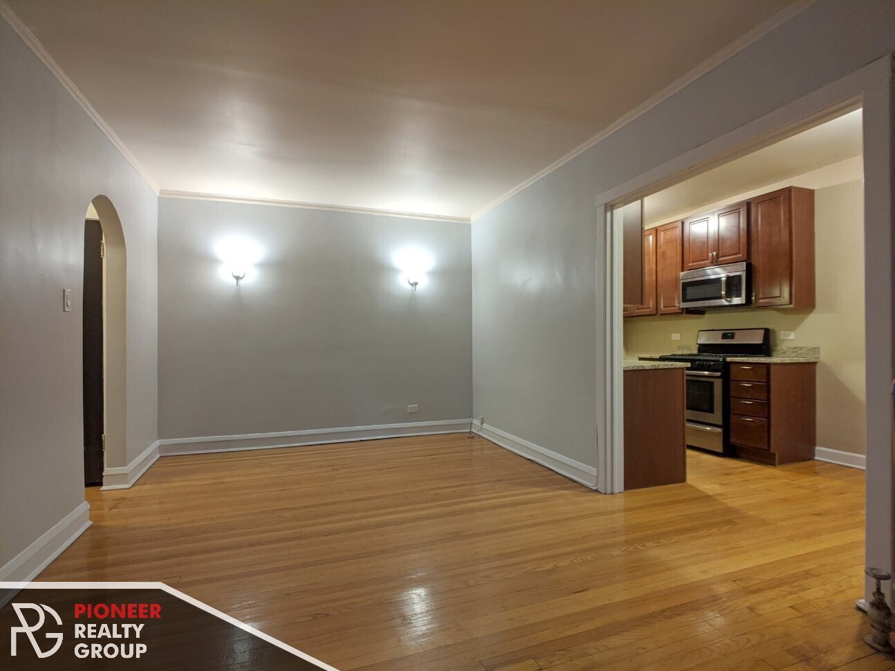 Building Photo - 2122 W Ainslie St