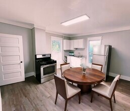 Building Photo - 470 Houseman Ave NE