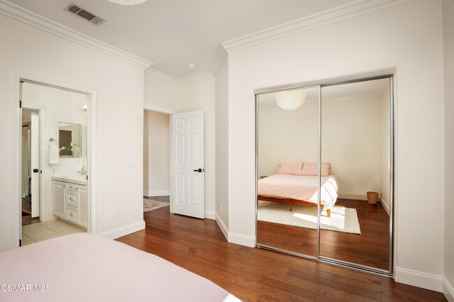 Building Photo - 1004 Lambourne Pl