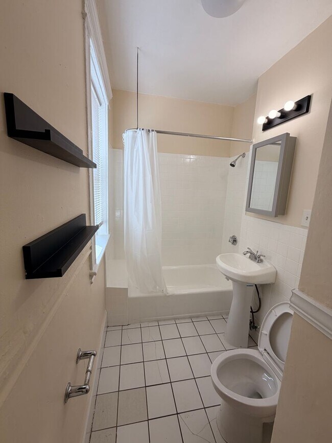 Building Photo - 9/1 No Fee! 2BR on Huntington Ave near Longwood, Brigham Cir!