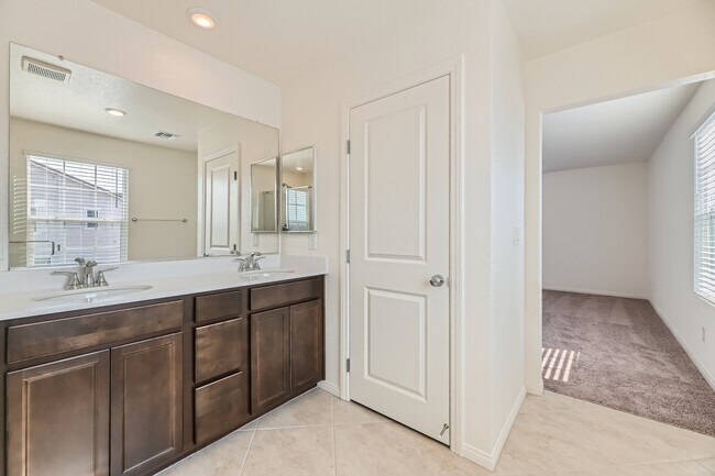 Building Photo - 2777 Abrantes Pl