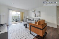 Building Photo - 900 Pepper Tree Ln