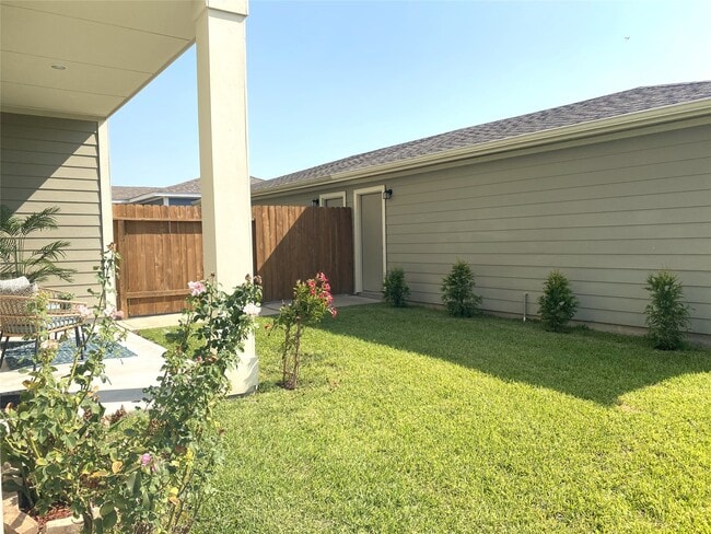 Building Photo - 16910 Canosa Dr