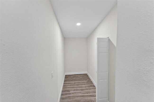 Building Photo - 2525 W Beach St