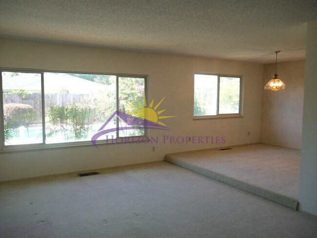 Building Photo - Bright 3 Bed 2 Bath 1,866sqft Carmichael Home with Pool