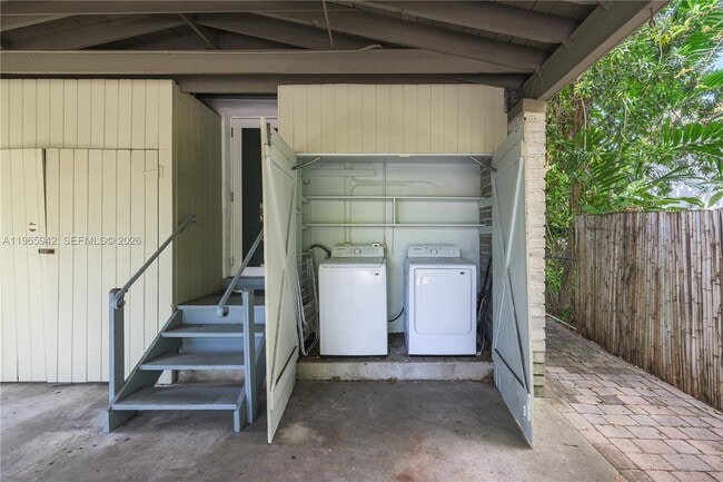 Building Photo - 3911 Ponce de Leon Blvd