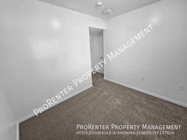 Building Photo - 484 N 75 W