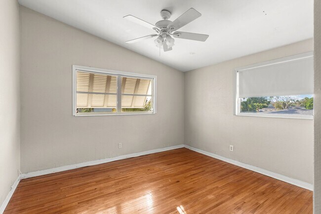 Building Photo - Waterfront 3 Bedroom in Yacht Club Estates
