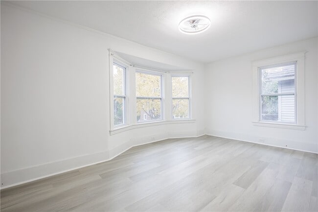 Building Photo - 35 Lawton St