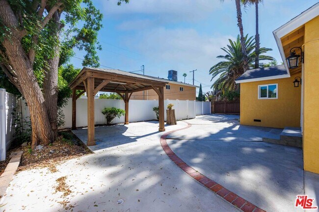Building Photo - 15906 San Fernando Mission Blvd
