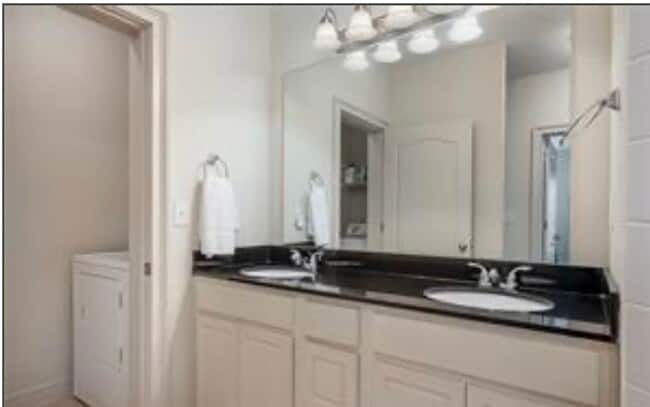 Building Photo - Furnished 3 bed, 3 bath Houndstooth Condo available Fall 26