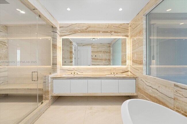 Building Photo - 17901 Collins Ave