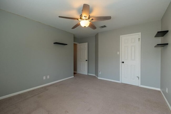 Building Photo - 8901 Splitarrow Dr