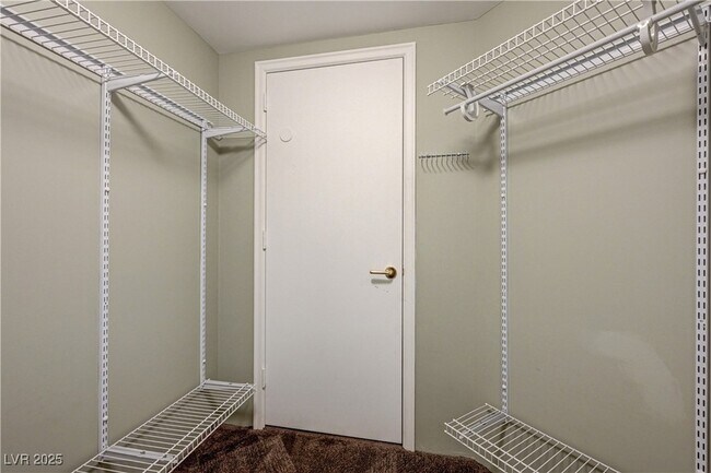 Building Photo - 2857 Paradise Rd