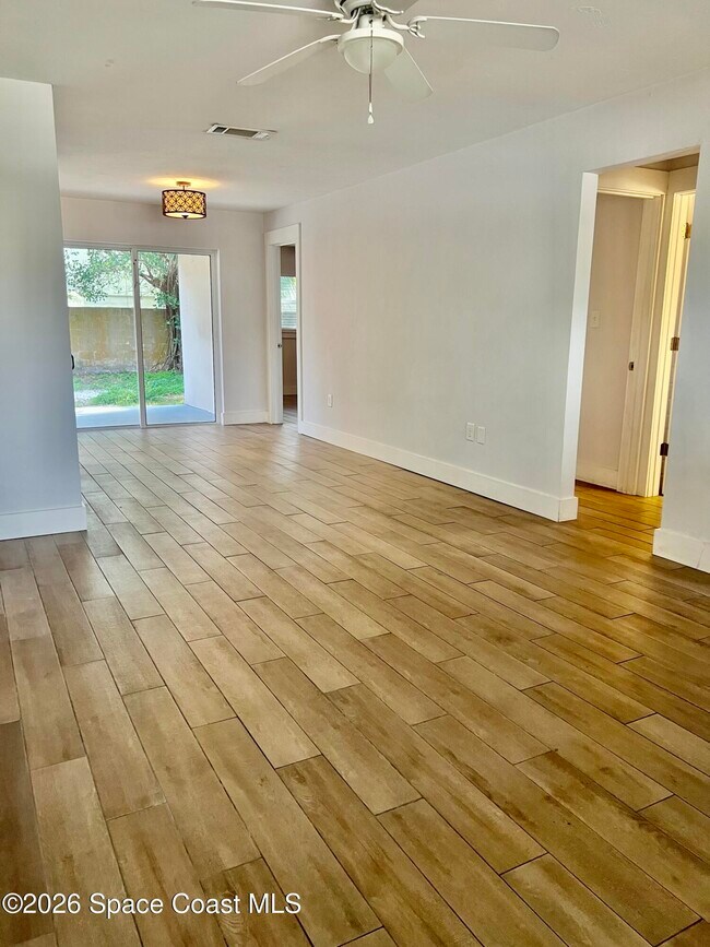 Building Photo - 121 3rd Ave