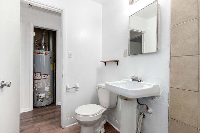 Building Photo - 981 Lansing St