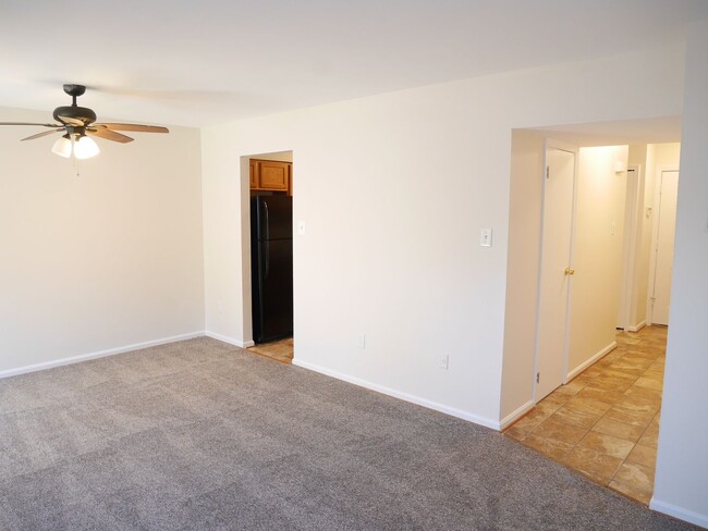 Building Photo - 3 Bedroom Townhome located in Randallstown...