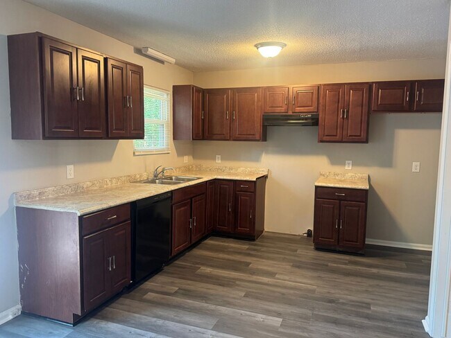 Building Photo - Gorgeous 3 bedroom home recently upgraded