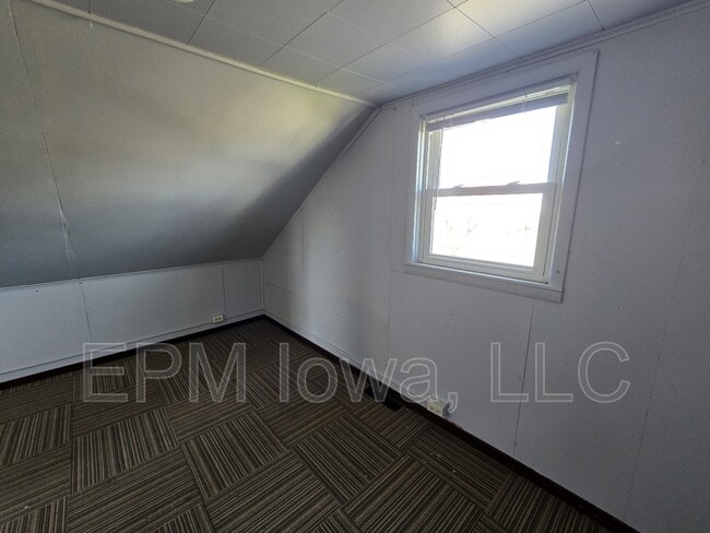 Building Photo - 1017 19th St SE