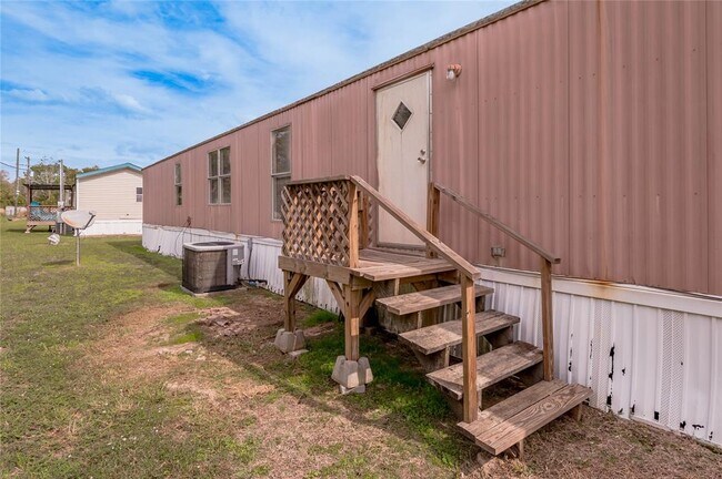 Building Photo - 1345 FM 405 Rd