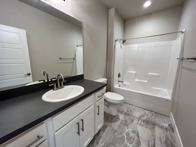 Building Photo - 3 Bed 2 Bath Beautiful Westend Home!
