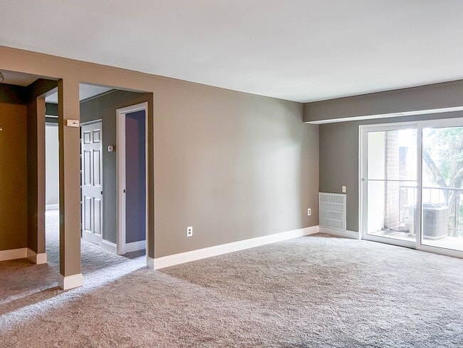 Building Photo - Suitland MD 2 BR 1 BA Renovated Condo