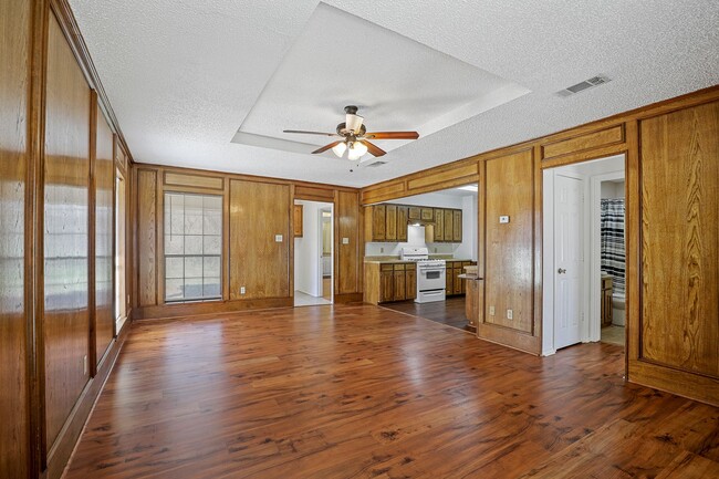 Building Photo - 223 E Pritchard Ln