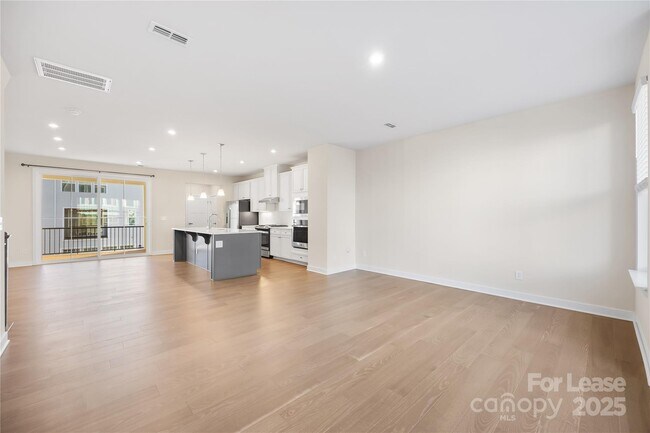 Building Photo - 9769 Oaklawn Blvd NW