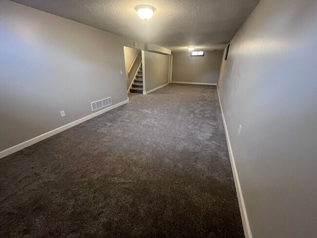 Building Photo - 3119 S Custer Ave