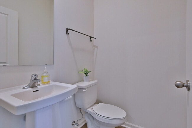 Building Photo - 332 Summit Cir