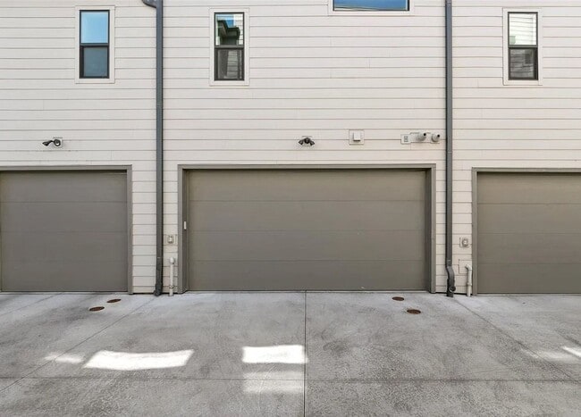 Building Photo - 2 Bedroom Townhome in the Heart of Rino!