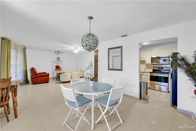 Building Photo - 16 Hibiscus Ave