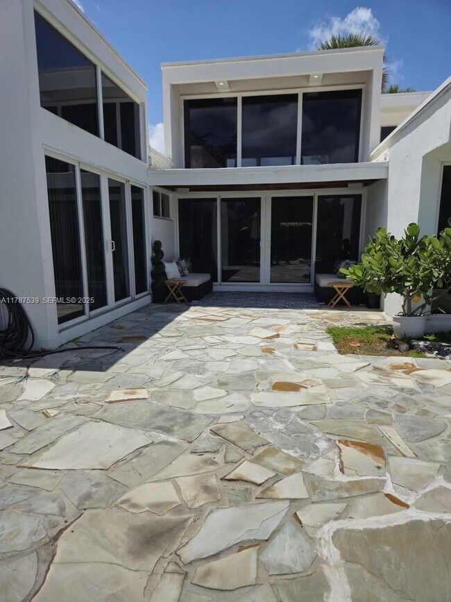 Building Photo - 4050 NE 25th Ave