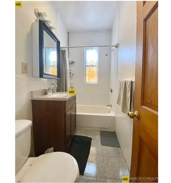 Building Photo - 190 Highland St