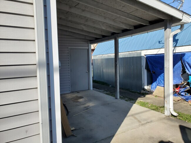 Carport - 713 Spruce St
