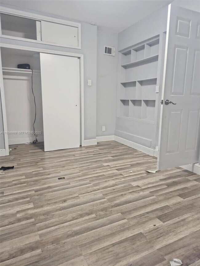 Building Photo - 3114 E Sunrise Blvd